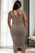 Curvy Serving Body Midi Dress